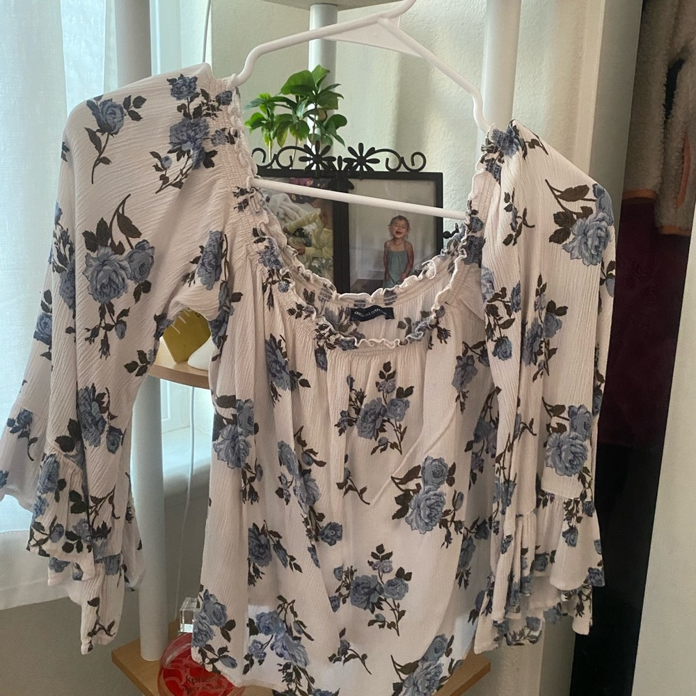 American Eagle Off the shoulder blouse